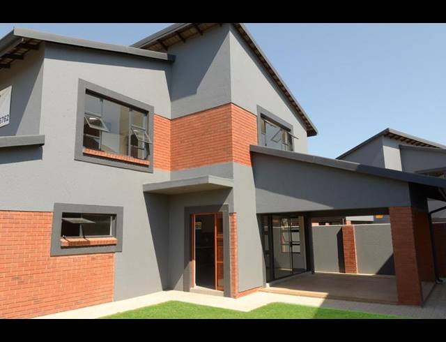 3 BEDROOM HOUSE FOR SALE IN GREEN HILLS